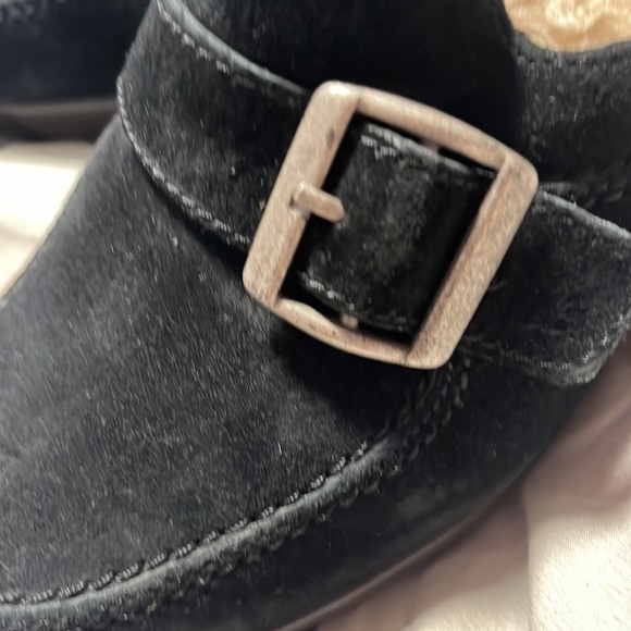 Adorable pair of UGG heels! - Picture 3 of 8